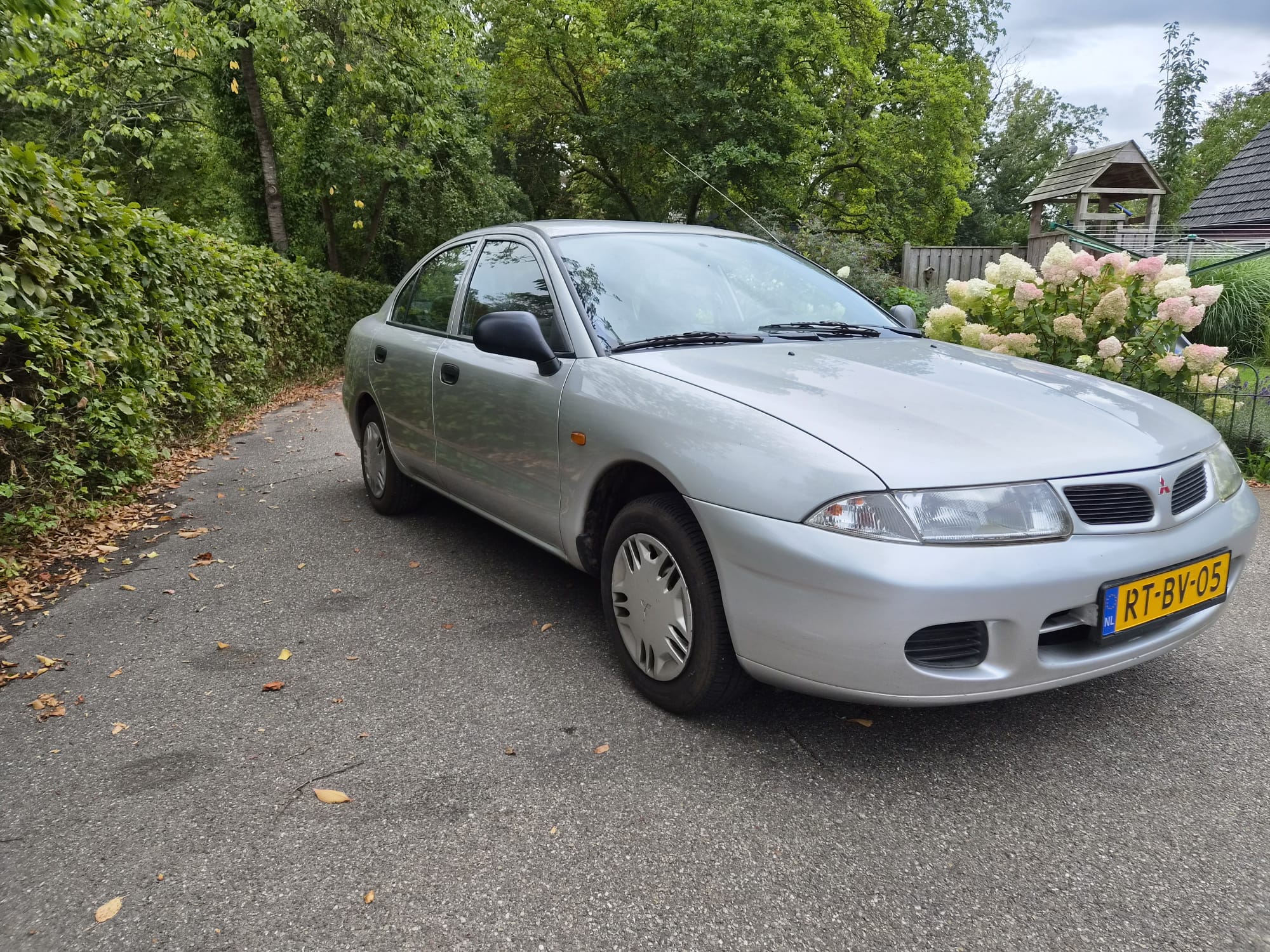 MITSUBISHI CARISMA